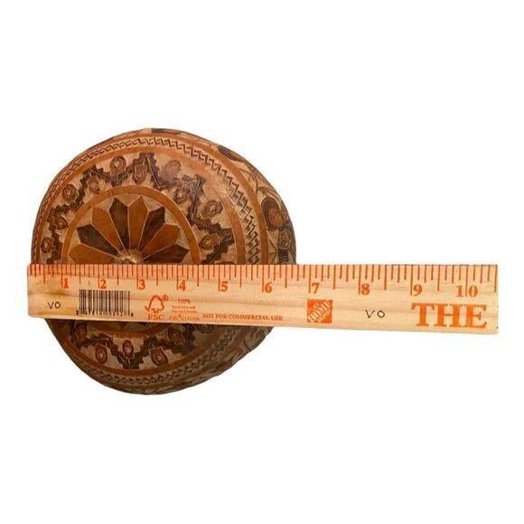 Vintage Peruvian Storyteller Detailed Hand Carved Gourd 6”Peru Folk Art - Picture 10 of 11